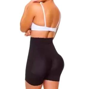 Short levanta cola Colombiano